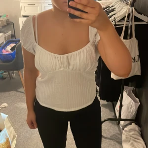 Vit topp - Vit topp från Primark. Strl M. Aldrig använd. 