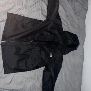 The north face- Windbreaker  - Storlek M helt ny nypris 1200kr 