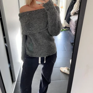Off shoulder tröja  - Supermysig tröja ifrån hm🫶🏻🫶🏻kom privat vid frågor 🥰
