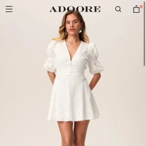 Adoore klänning - Helt ny med lappen på. Var för liten för mig. Köpte den här på plick.