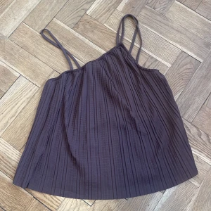 Brun topp - Helt ny, prislapp sitter kvar