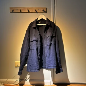 CP Company overshirt - En riktigt fet cp company overshirt i storleken S 8/10 skick är lite skrynklig men går alltid att stryka. Skriv vid minsta fundering