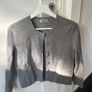 Acne kofta - Super fin Acne kofta med trekvartsärm❣️ Som är i topp skick😍