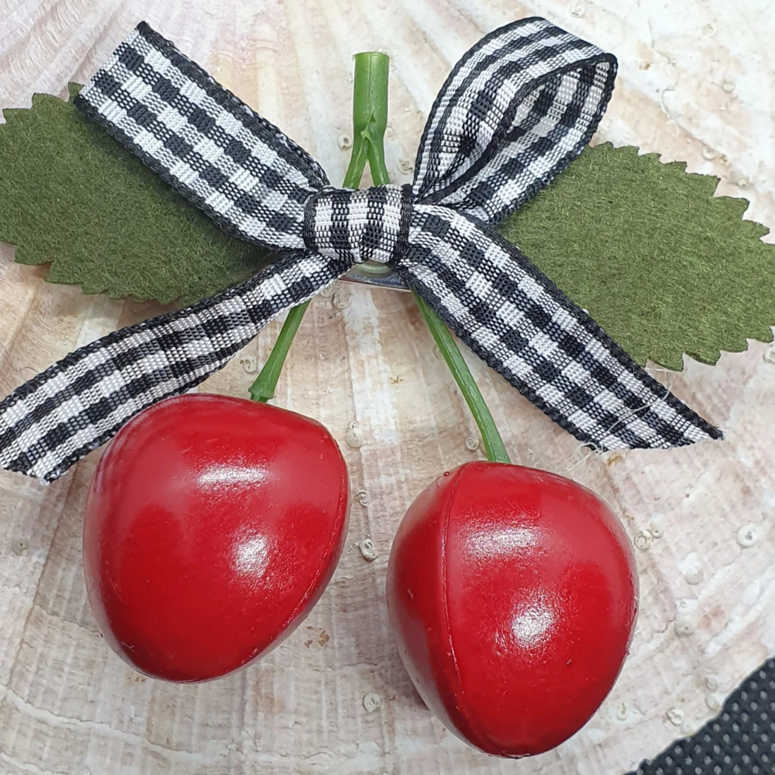 2 st hårspännen - Körsbär - 1