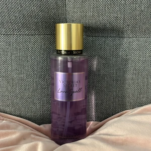 Love spell - Har aldrig änvänt den eftersom att jag hittade en annan perfym som jag gillade mer !! ❣️❣️