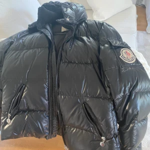 Moncler jacka Storlek medium  - Moncler jacka storlek M. 