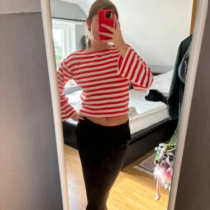 Randig tröja - Randig tröja från hm i storlek xs i nytt skick. Skriv privat för frågor eller fler bilder🥰