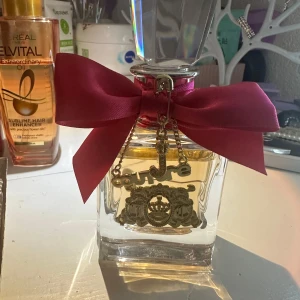 Viva la juicy couture parfym - Hej säljer en helt nytt parfym bara änvänt en gång man kan ser på bilden.
