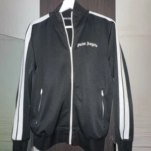 Palm Angels Tracktop - Palm Angels Tracktop Storlek Medium 7/10, flaw på kragen annars fint skick  1400kr