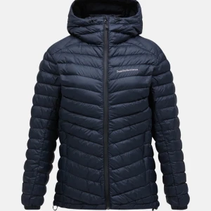 Jacka - Säljer min peak performance jacka! Original pris 3200kr. Defekter förekommer, fråga privat så kan jag skicka!