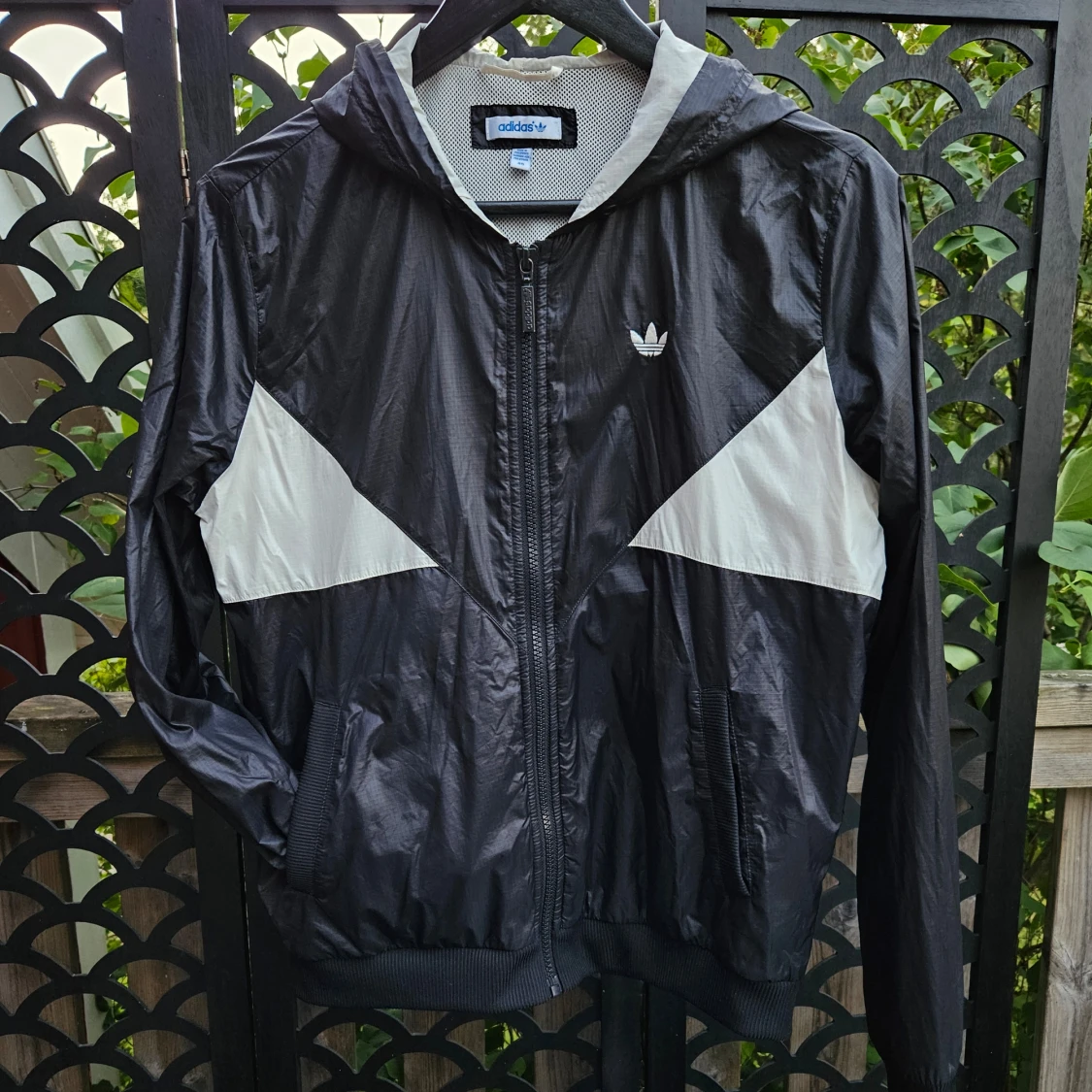 Tunnare jacka från Adidas