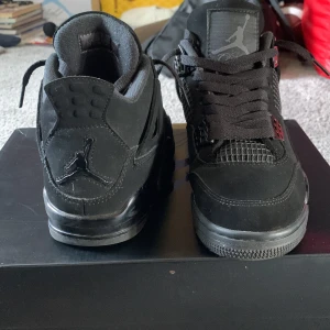 Jordan 4, black cats - Jordan 4, black cats Box finns, använda några gånger men i bra skick