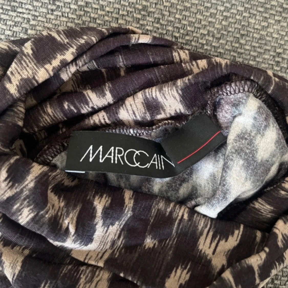 Leopard polo tröja från Marc cain  - 92