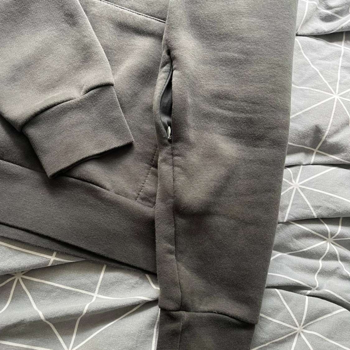 Grå hoodie från Hoodrich - 92