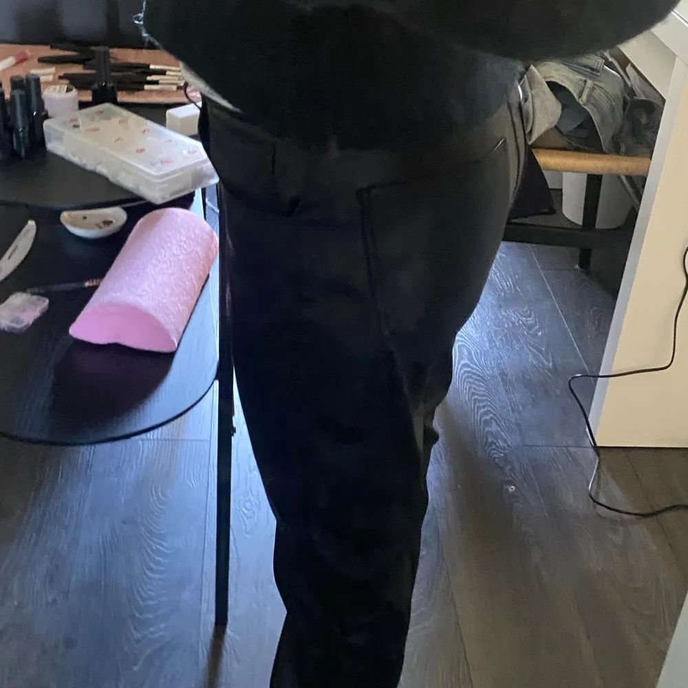 Skinnbyxor ifrån bikbok i storlek 36/S. Bra skick inte så använda och bra material. 💞 (pris går att diskutera) . Jeans & Byxor.