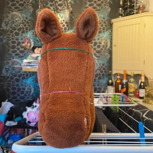 Käpphäst grimma - Nu säljer jag en fin käpphäst grimma den är hemmagjord så är nog inte jätte bra😅 men jag e också nybörjare