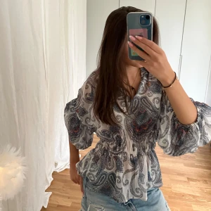 Blus - Sååå himla unik och fin blus😻😻