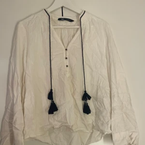 Tröja zara - Fin blus från zara säljer för den har inte kommit till användning!❤️