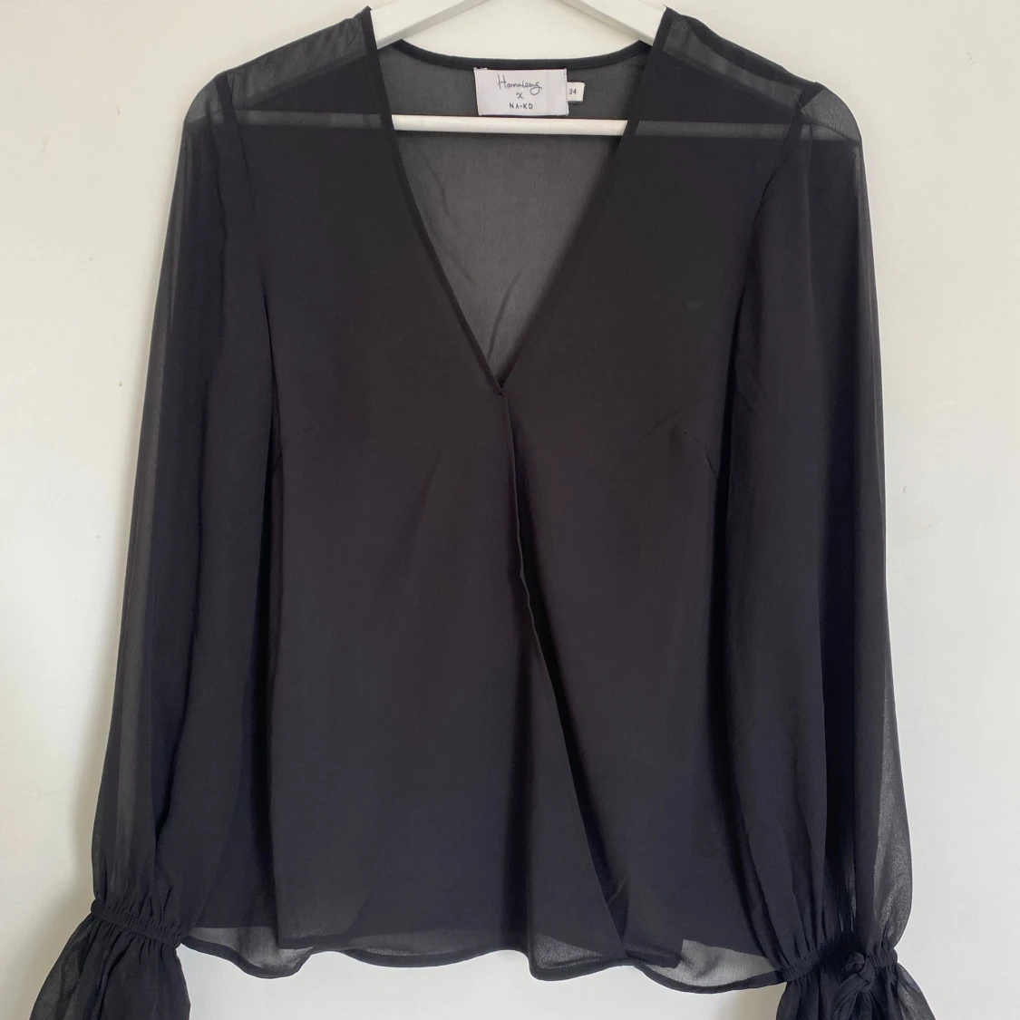 Svart blus från NA-KD!🍓🩰