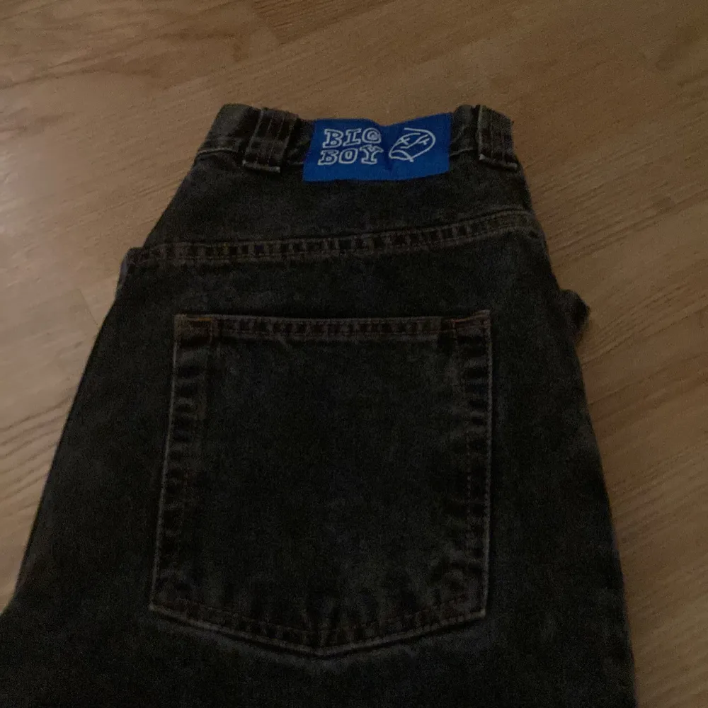 Säljer mina big boy jeans i nyskick, köpt för 1300 på deras hemsida. Pris kan diskuteras . Jeans & Byxor.