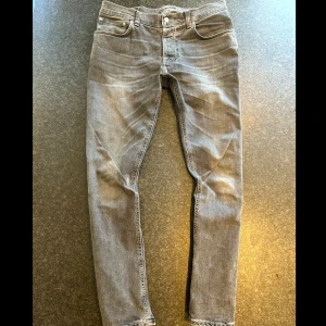 Nudie Jeans - Säljer ett par riktigt snygga Nudie Jeans i färgen grå | Skick 9/10 | Size: W34 L32 Inköpta för 1300kr | 