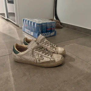 Premiata - Säljer dessa feta och sällsynta Premiata dojor! Storlek 42 och hyfsat skick, även sugen på att byta mot andra skor!  Nypris 3100