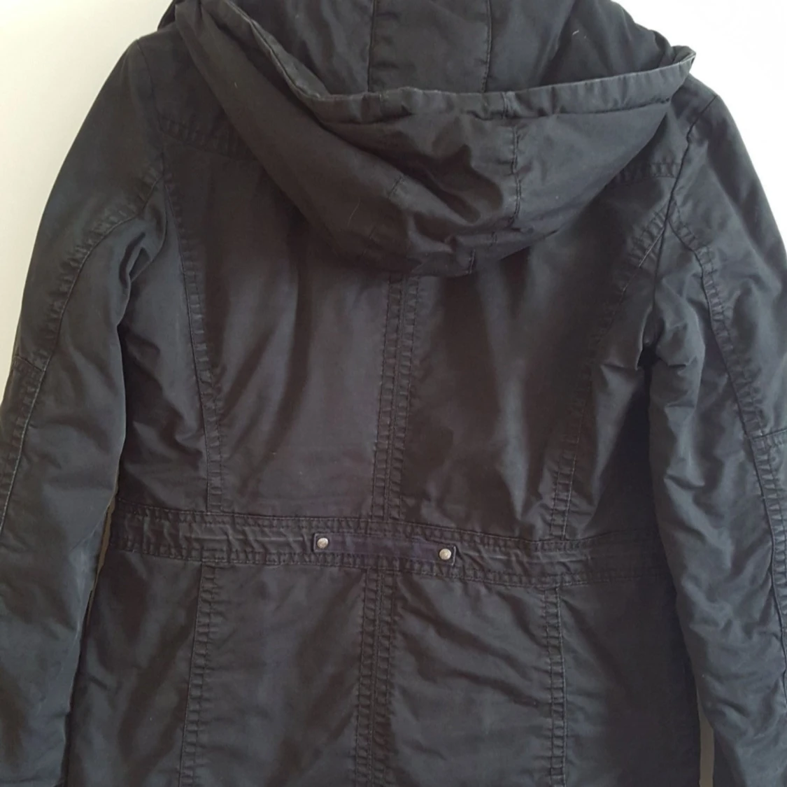 Svart jacka med blommigt foder - 90