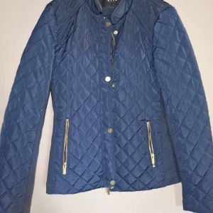 Quiltad jacka från Vila - Storlek S