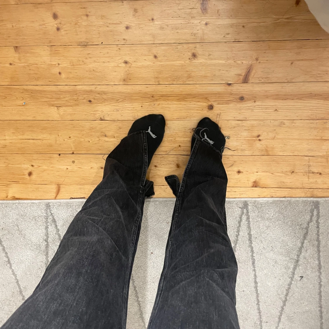 Svarta jeans med slit -Gina tricot  - 91