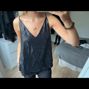 Fest/nyårs topp - Glittrigt linne från Lindex perfekt till fest 💓 Stl M  men passar olika stl 