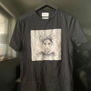 Limitato T-shirt  - Riktigt snygg limitato T-shirt, den är i riktigt bra skick, knappt några tecken på användning. De är bara att skriva vid fundering🙌🏻