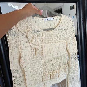 Jätte fin zara tröja - Säljer denna as fina tröjan från zara, den passar till allt och är så skön och samtidigt snygg