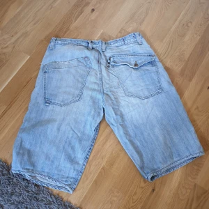 Baggy jorts - Baggy jorts från jack and jones. 