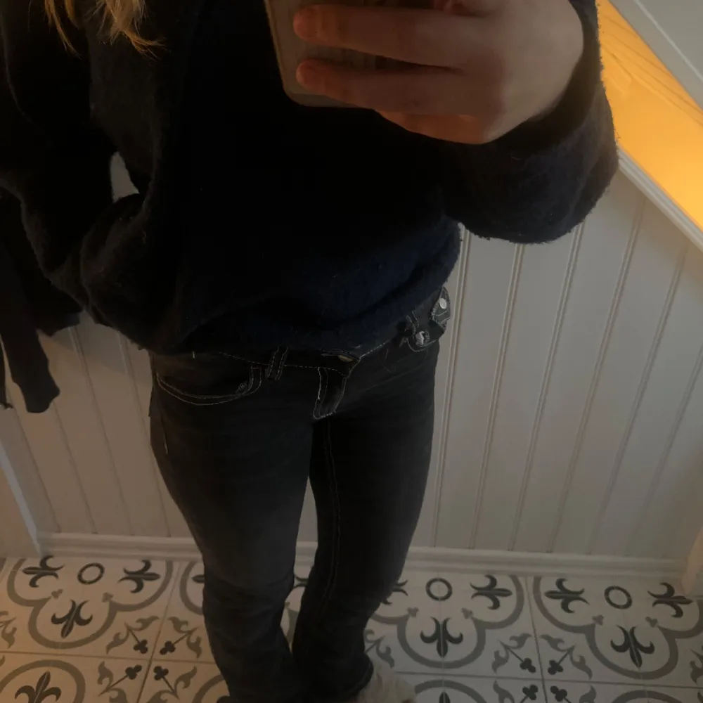 Säljer mina jeans från Gina Young då dom aldrig kommer till användning. I storleken 170. Jeans & Byxor.