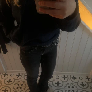 Svara jeans - Säljer mina jeans från Gina Young då dom aldrig kommer till användning. I storleken 170