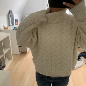 Stickad tröja - Perfket till hösten!