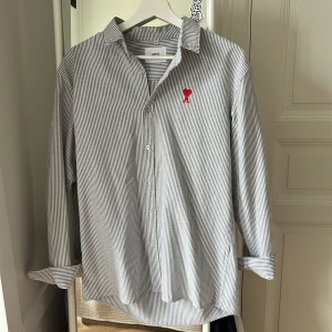 Ami Paris Skjorta - Använd, därav priset, kan sänka priset vid snabb affär!