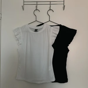 T-shirts  - Aldrig använt , bra sick En tröja för 40 kr båda för 80 kr Storlek : S 