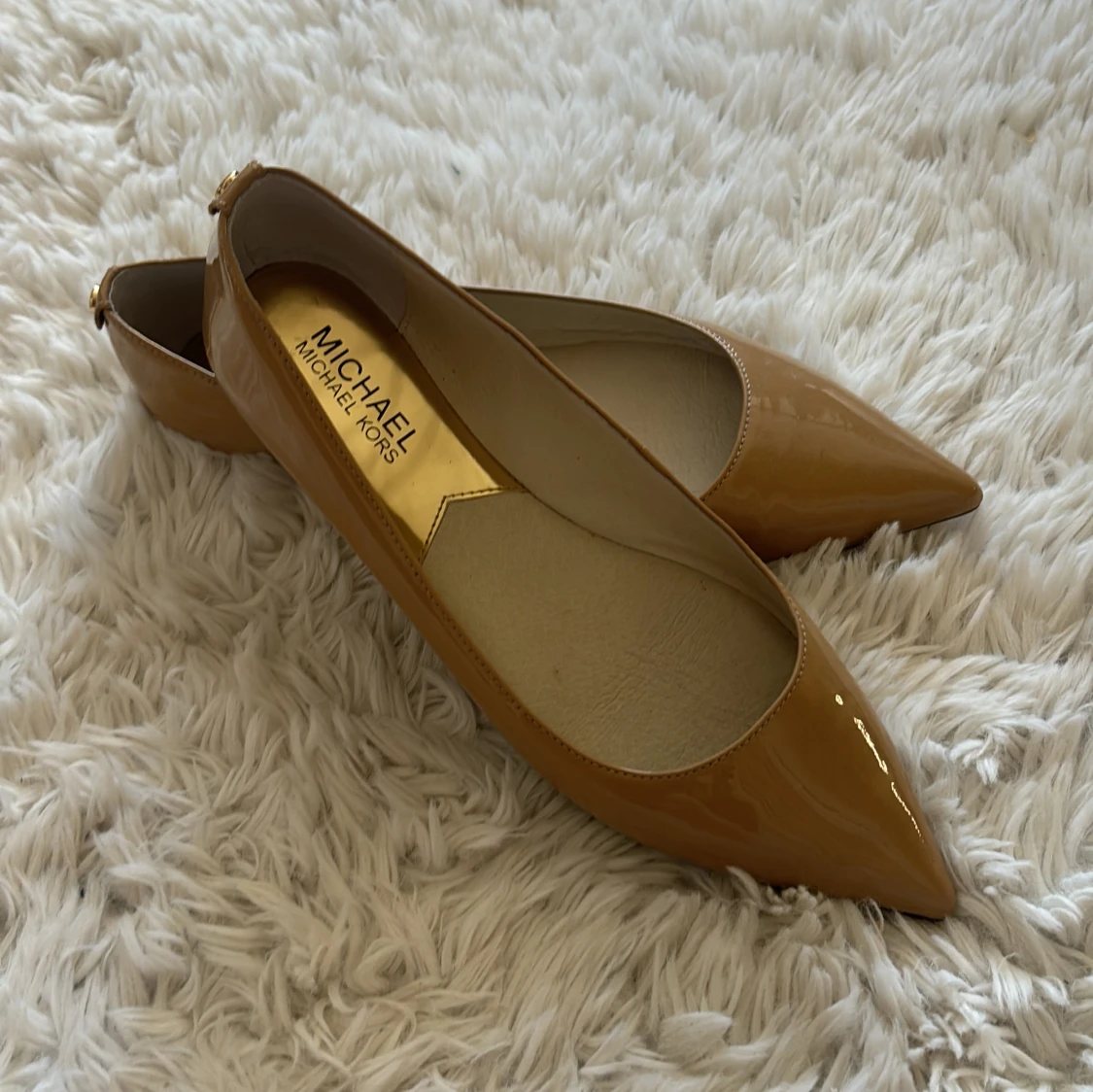 Beige ballerinaskor från Michael Kors - 90