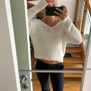 Tröja  - Säljer denna snygga tröja från bikbok i storlek S, perfekt till sommaren och våren