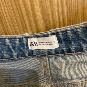 Zara Jeans - Strl 40, men mer en L Midrise jeans från Zara Mina favoritjeans som nu blivit för små, därav inget fotto med mig 