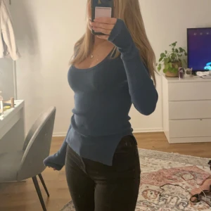 Blå ribbad tröja - Superfin blå ribbad tröja i jätteskönt material, inga defekter 💙