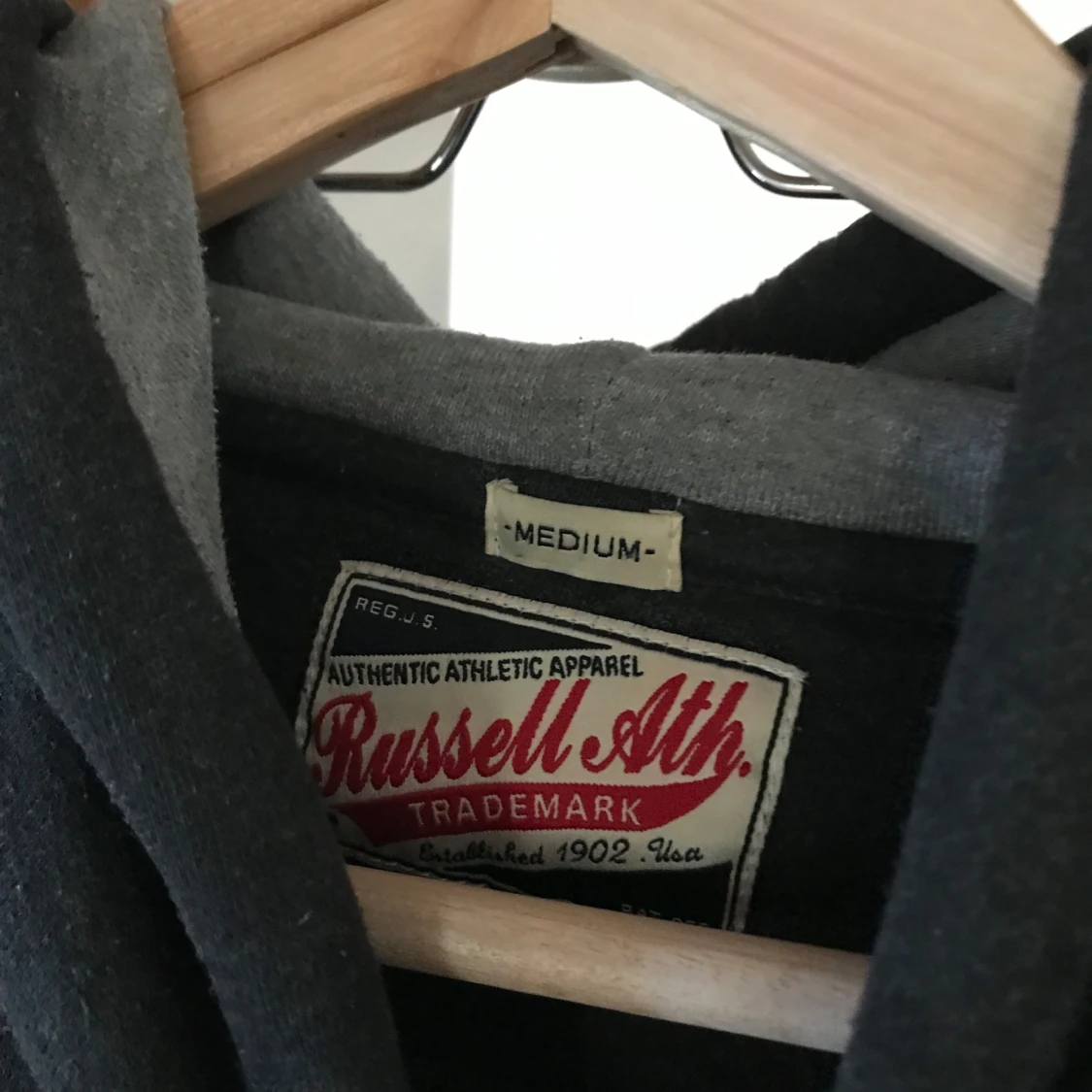 Svart hoodie från Russell Athletic - 90