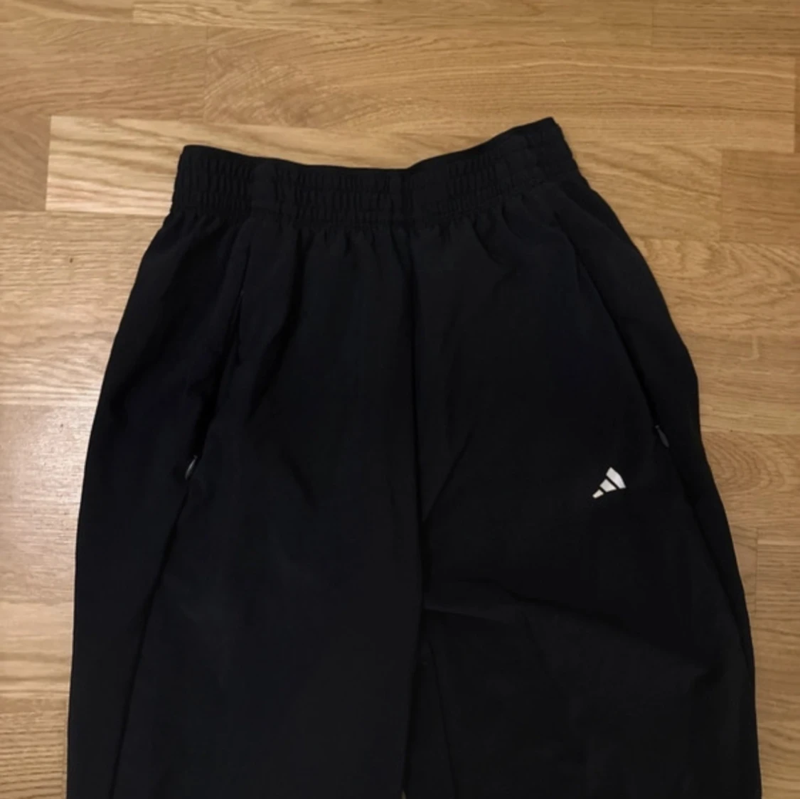 Svarta mjukisbyxor från Adidas - 90