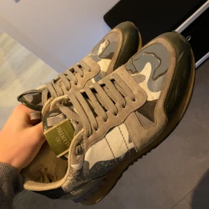 Valentino Rockrunners - Intressekol på min Valentino rockrunners! Kom med bud eller byten