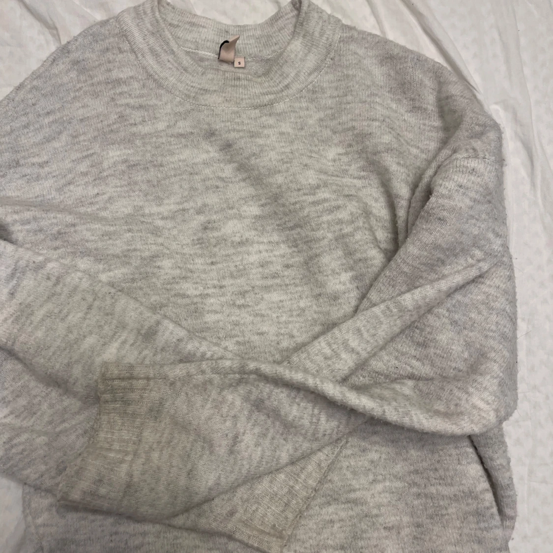 Grå stickad tröja - 90