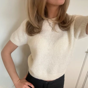 Stickad Tshirt  - Superfin stickad tshirt från gina💕 använd en gång