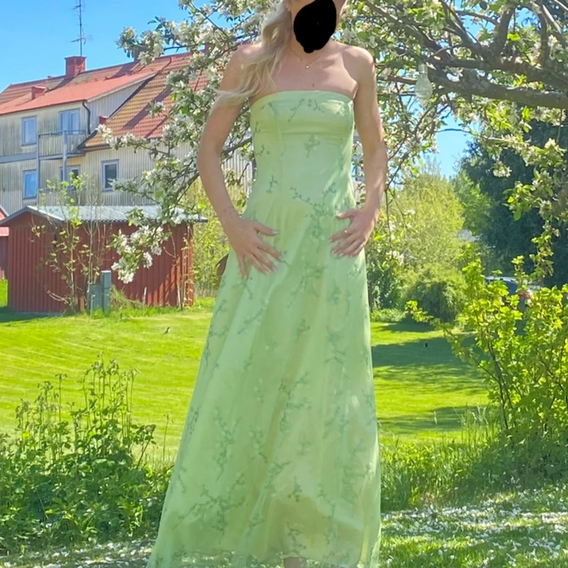 Ljusgrön axelbandslös långklänning - 90