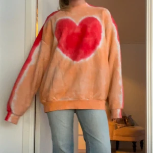 Acne sweatshirt - Så snygg acne sweatshirt i toppen skick! Hade varit så snygg till exempelvis afterski, skriv vid frågor!💕