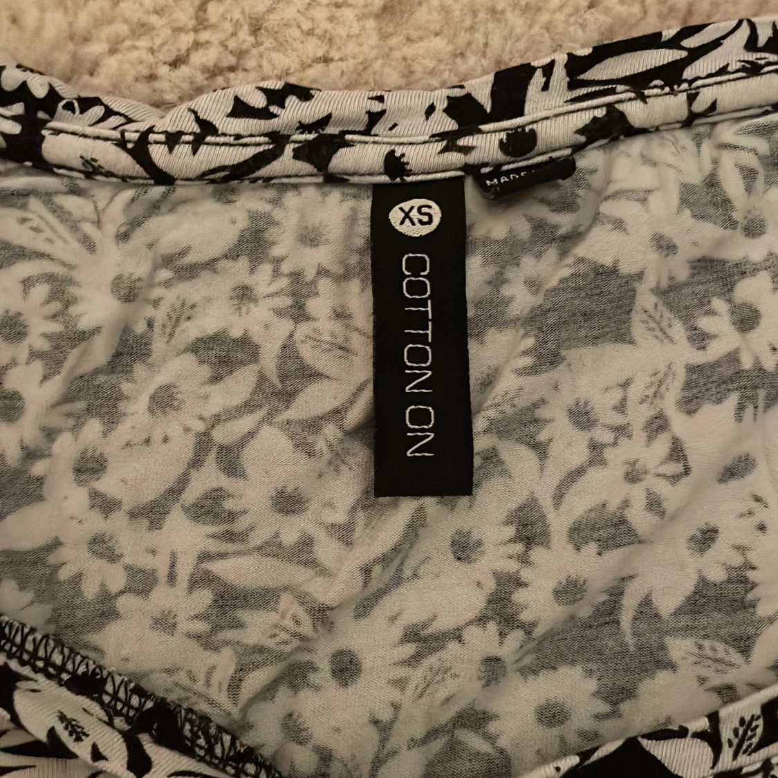 Blommig långärmad topp från Cotton On - 90